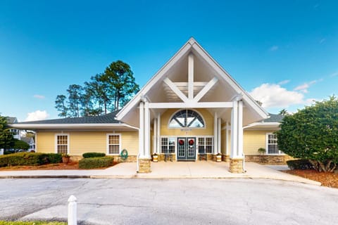 Property building, Facade/entrance, Day