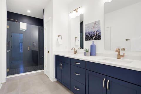 Spacious SoHo-Style Townhouse-Family Friendly House in Indianapolis