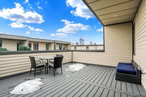 Spacious SoHo-Style Townhouse-Family Friendly House in Indianapolis