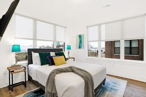 Spacious SoHo-Style Townhouse-Family Friendly House in Indianapolis