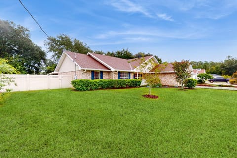 Property building, Day, Garden