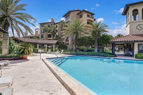 Property building, Facade/entrance, Day, Swimming pool, Swimming pool, sunbed