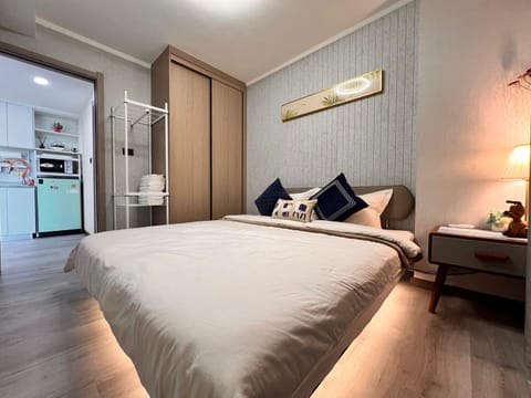 Bed, Photo of the whole room, Bedroom, wardrobe