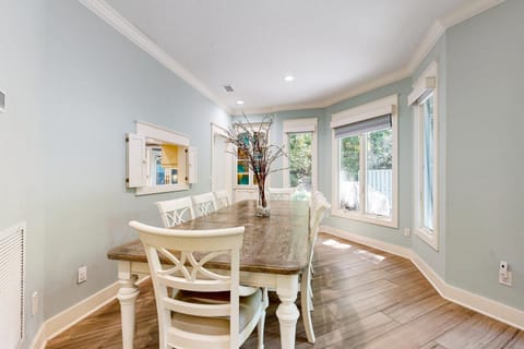 Seating area, Dining area