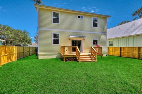 Property building, Day, Garden