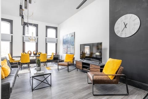 Luxurious Downtown Penthouse Great Views House in Crawfordsville