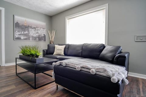 Childrens Musuem - Spacious - Free Parking- Family Friendly House in Indianapolis