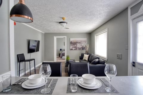 Childrens Musuem - Spacious - Free Parking- Family Friendly House in Indianapolis