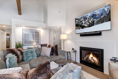 Abode at Black Bear 306 House in Deer Valley