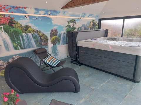 Hot Tub, Spa and wellness centre/facilities