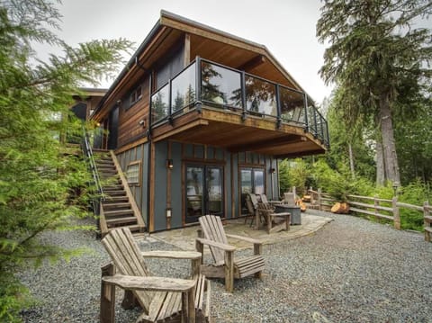 Going Coastal ABC - Oceanfront - Pet Friendly House in Cowichan Valley