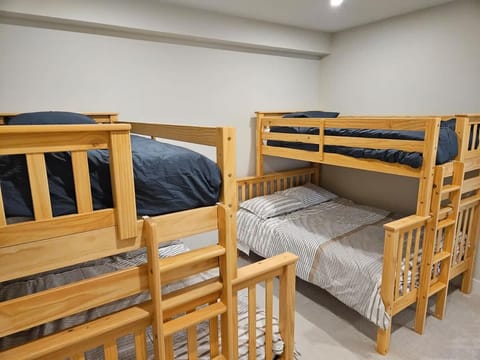 Hot Tub - Sleep 12 - EV Charger J1772 - Forest View - Pet Friendly House in Vancouver Island