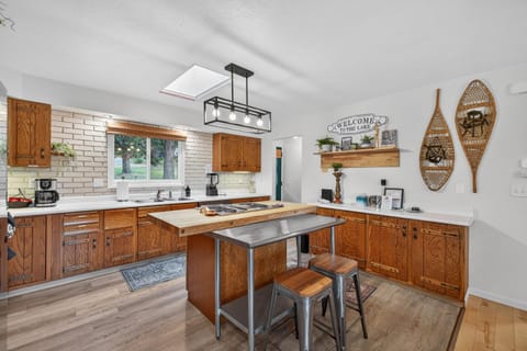 Above Par - Quiet & Private Retreat | Parking + Lake Views House in Cascade