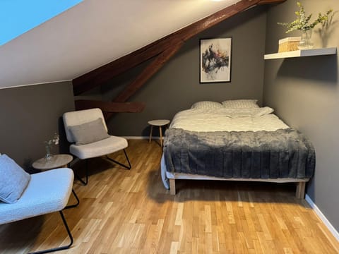 Shower, Toilet, Bedroom, internet, towels