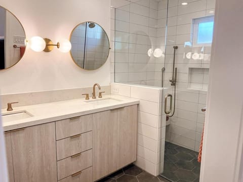 Luxury 3BR, 2BA Newly Renovated with Huge Backyard Villa in Mira Mesa