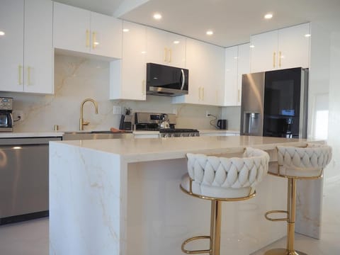 Luxury 3BR, 2BA Newly Renovated with Huge Backyard Villa in Mira Mesa