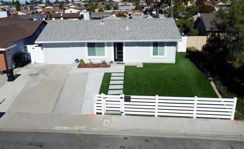 Luxury 3BR, 2BA Newly Renovated with Huge Backyard Villa in Mira Mesa