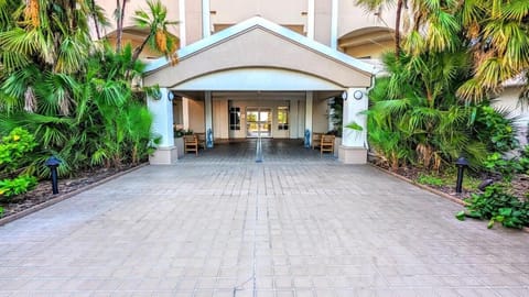 Facade/entrance, Day
