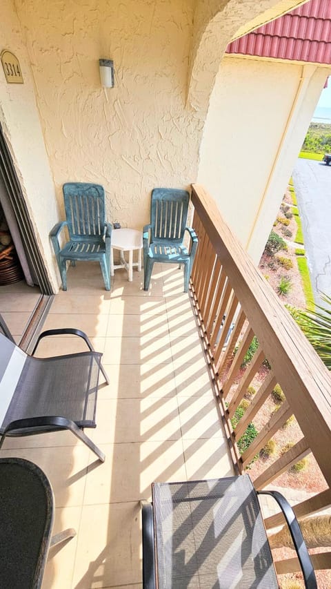 Day, Balcony/Terrace, Seating area