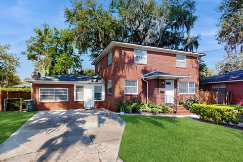 Property building, Day, Garden, Garden view