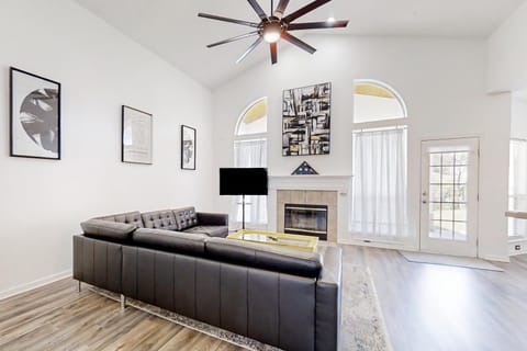 TV and multimedia, Living room, Seating area