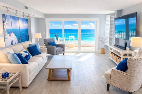TV and multimedia, Living room, Photo of the whole room, Seating area, Sea view