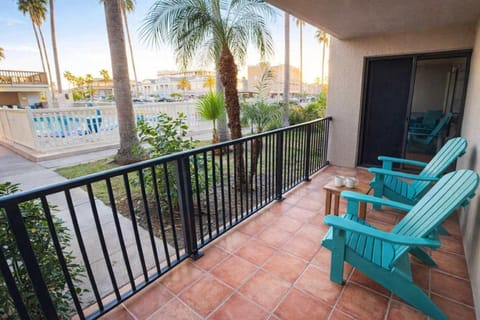 Renovated 1st Floor Beach 250ft Pool Apartment in South Padre Island