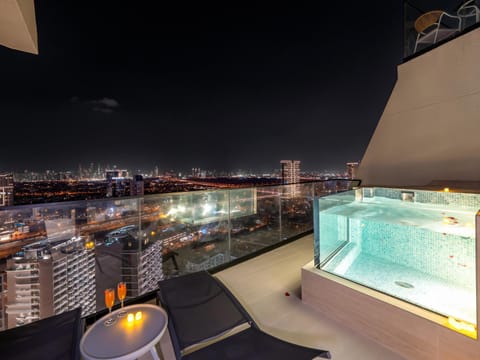 View (from property/room), Balcony/Terrace, City view