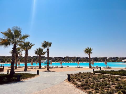 Swimming pool, sunbed