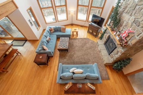 Mountain Top Manor by Railey Vacations House in Deep Creek Lake