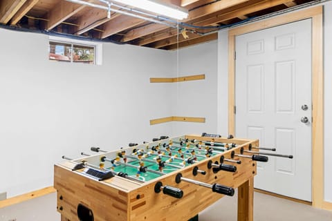 Steps to the beach Hot Tub Entertainment Suite House in North Eastham