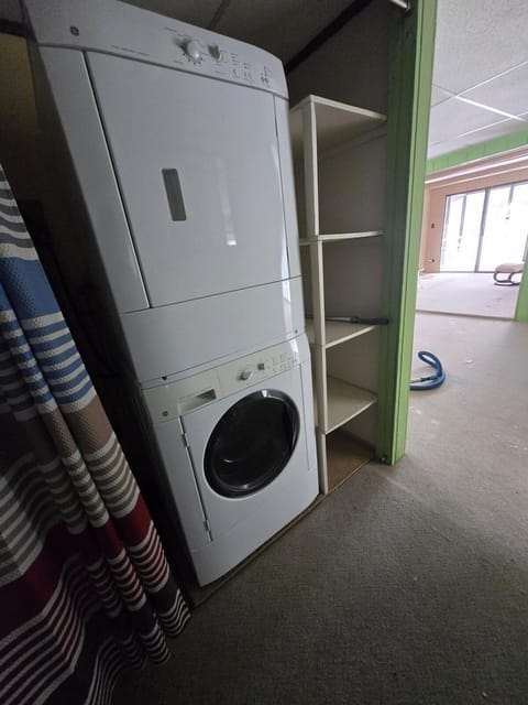 Lakeside Family Retreat on Lake Winnipesaukee Villa in Lake Winnisquam