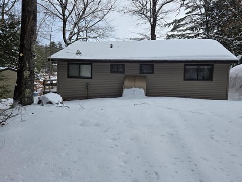 Lakeside Family Retreat on Lake Winnipesaukee Villa in Lake Winnisquam