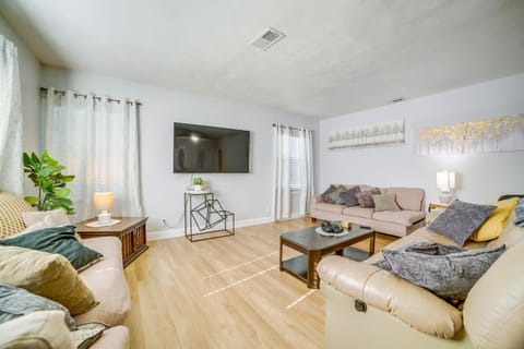Family-Friendly Home 2 Mi to Dtwn Riverside House in Riverside