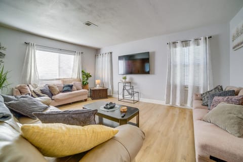 Family-Friendly Home 2 Mi to Dtwn Riverside House in Riverside