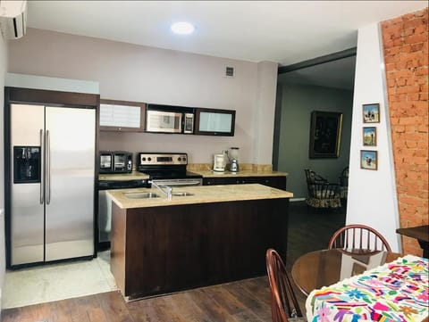 Coffee/tea facilities, Kitchen or kitchenette, oven