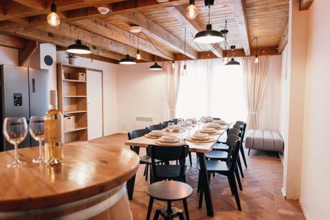 Communal lounge/ TV room, Living room, Banquet/Function facilities, Seating area, Dining area