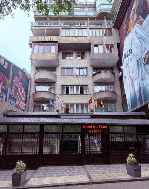 Property building, View (from property/room), Balcony/Terrace