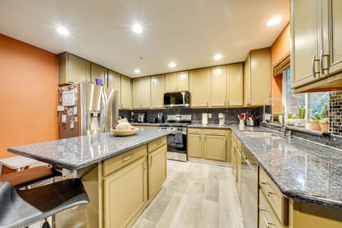 Pet-Friendly SeaTac Retreat 6 Mi to Puget Sound! House in SeaTac