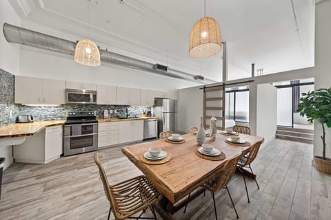 Downtown Gaslamp Getaway Stylish 4BR APT Apartment in Gaslamp Quarter