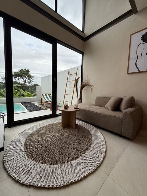 View (from property/room), Balcony/Terrace, Living room, Pool view