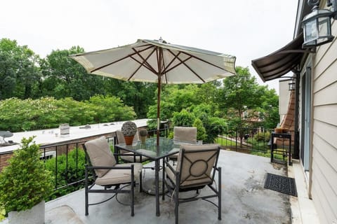 Executive Condo in Buckhead Apartment in North Druid Hills