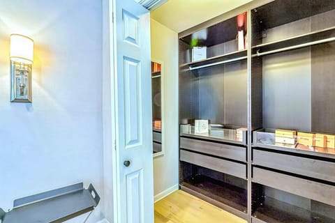 Executive Condo in Buckhead Apartment in North Druid Hills