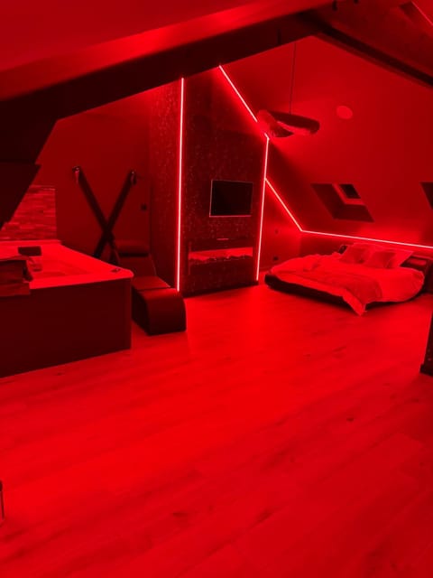 Interdite Suite Love avec Spa Privatif Apartment in Fougères