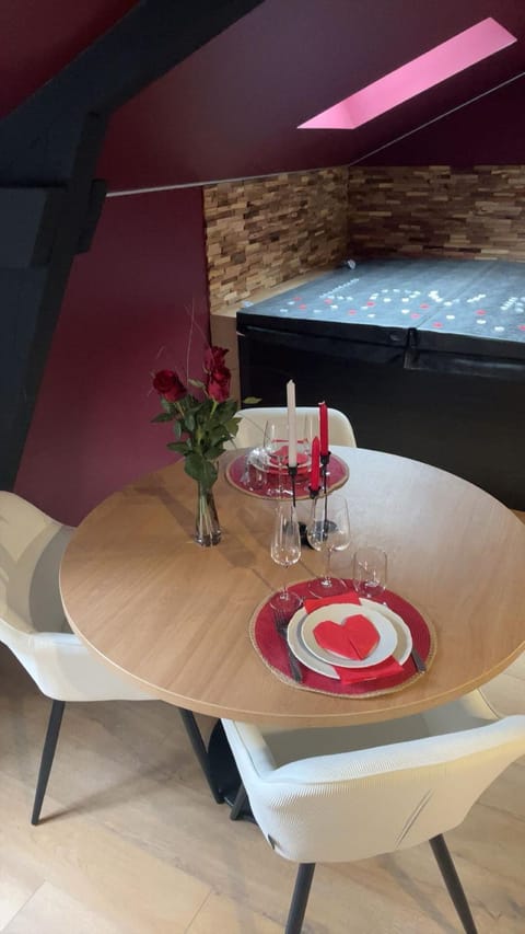 Interdite Suite Love avec Spa Privatif Apartment in Fougères