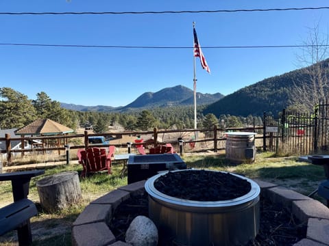 Nearby landmark, Natural landscape, Seating area, Mountain view