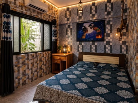 Bed, View (from property/room), Bedroom, City view, Street view, wardrobe
