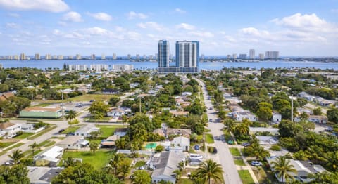 Nearby landmark, Neighbourhood, Natural landscape, Area and facilities