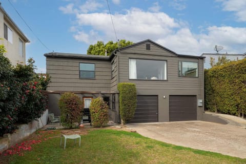 Water & Downtown Views Close to beach Villa House in Sunset Cliffs