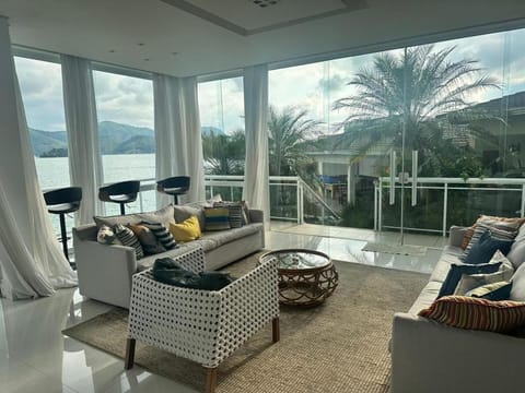 Mansão luxuosa beira-mar, Caieira Villa in Angra dos Reis